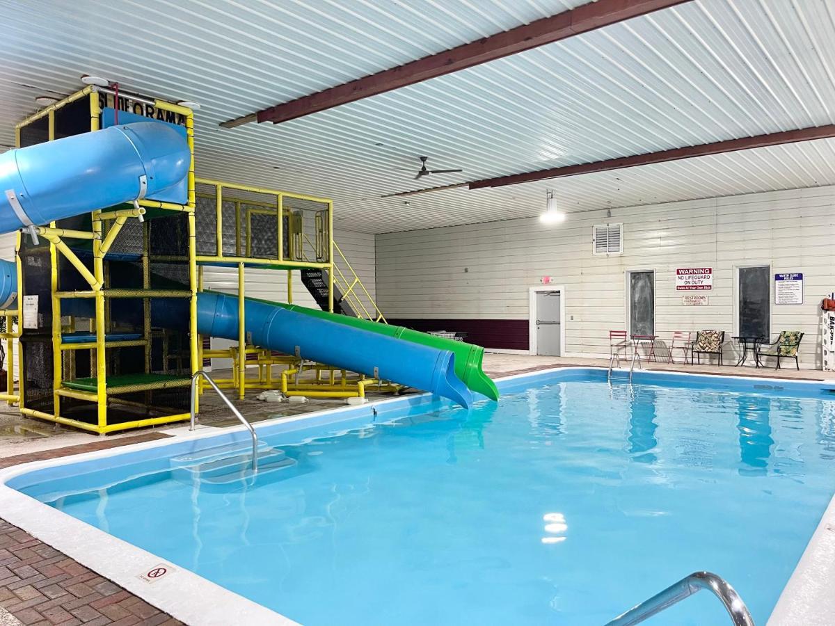 Camp Inn Lodge Oscoda ภายนอก รูปภาพ