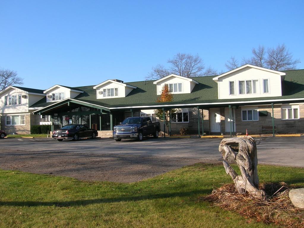 Camp Inn Lodge Oscoda ภายนอก รูปภาพ