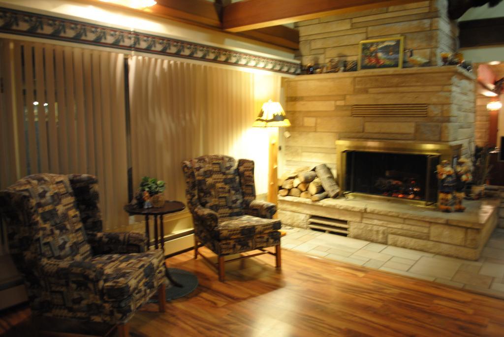 Camp Inn Lodge Oscoda ภายนอก รูปภาพ