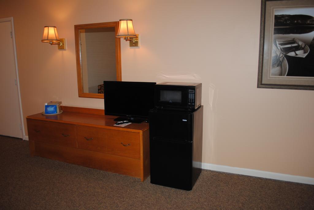 Camp Inn Lodge Oscoda ภายนอก รูปภาพ